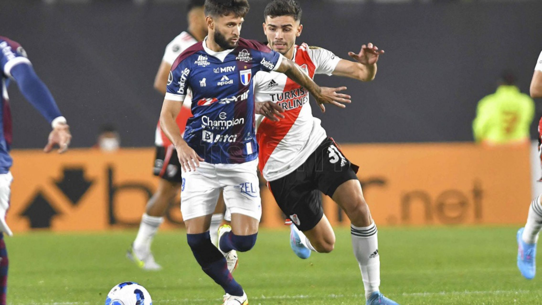 La Conmebol multó a River por gestos racistas de un hincha en el partido con Fortaleza