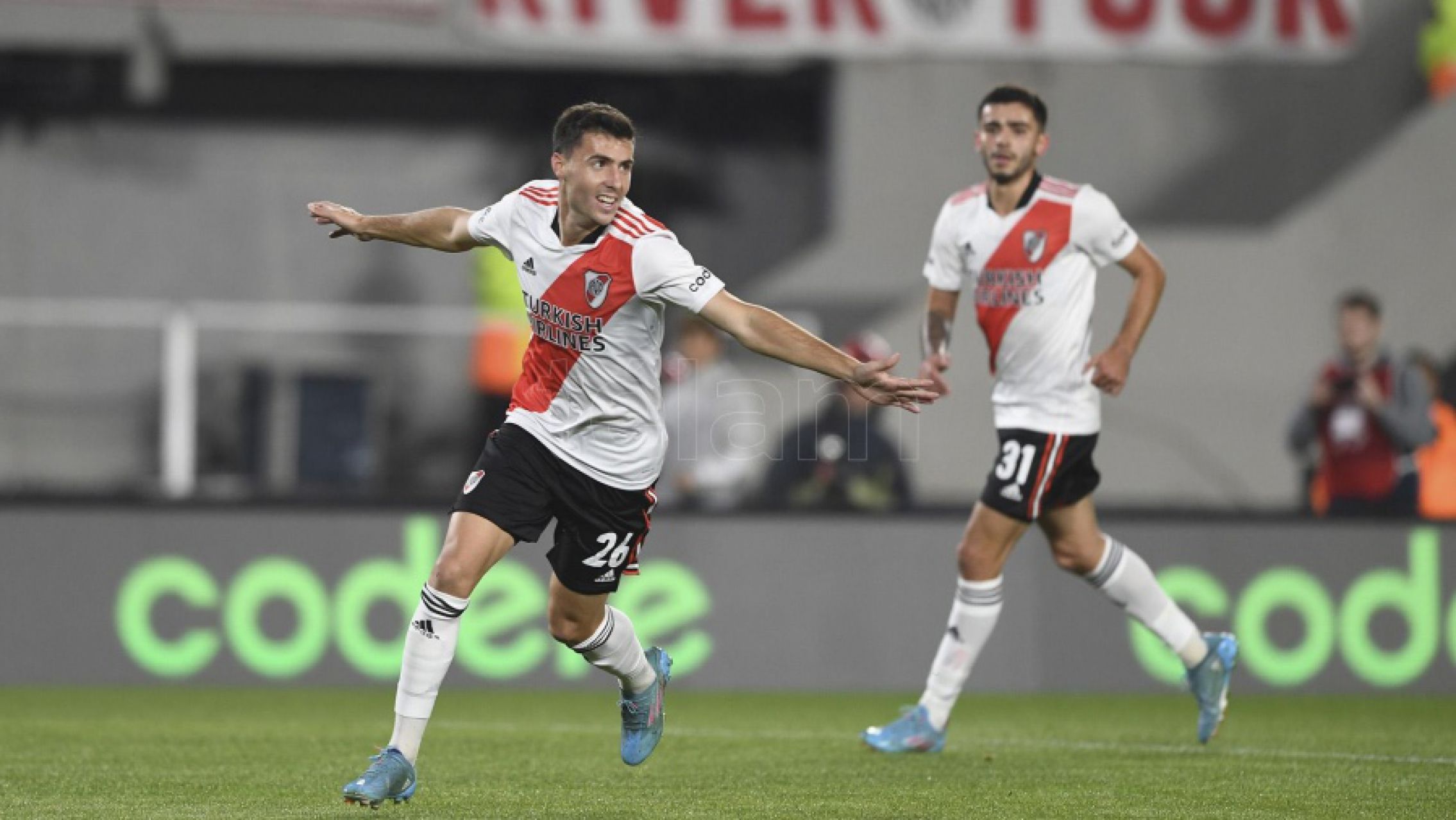 Con un penal polémico, River le ganó con lo justo a Platense en el Monumental