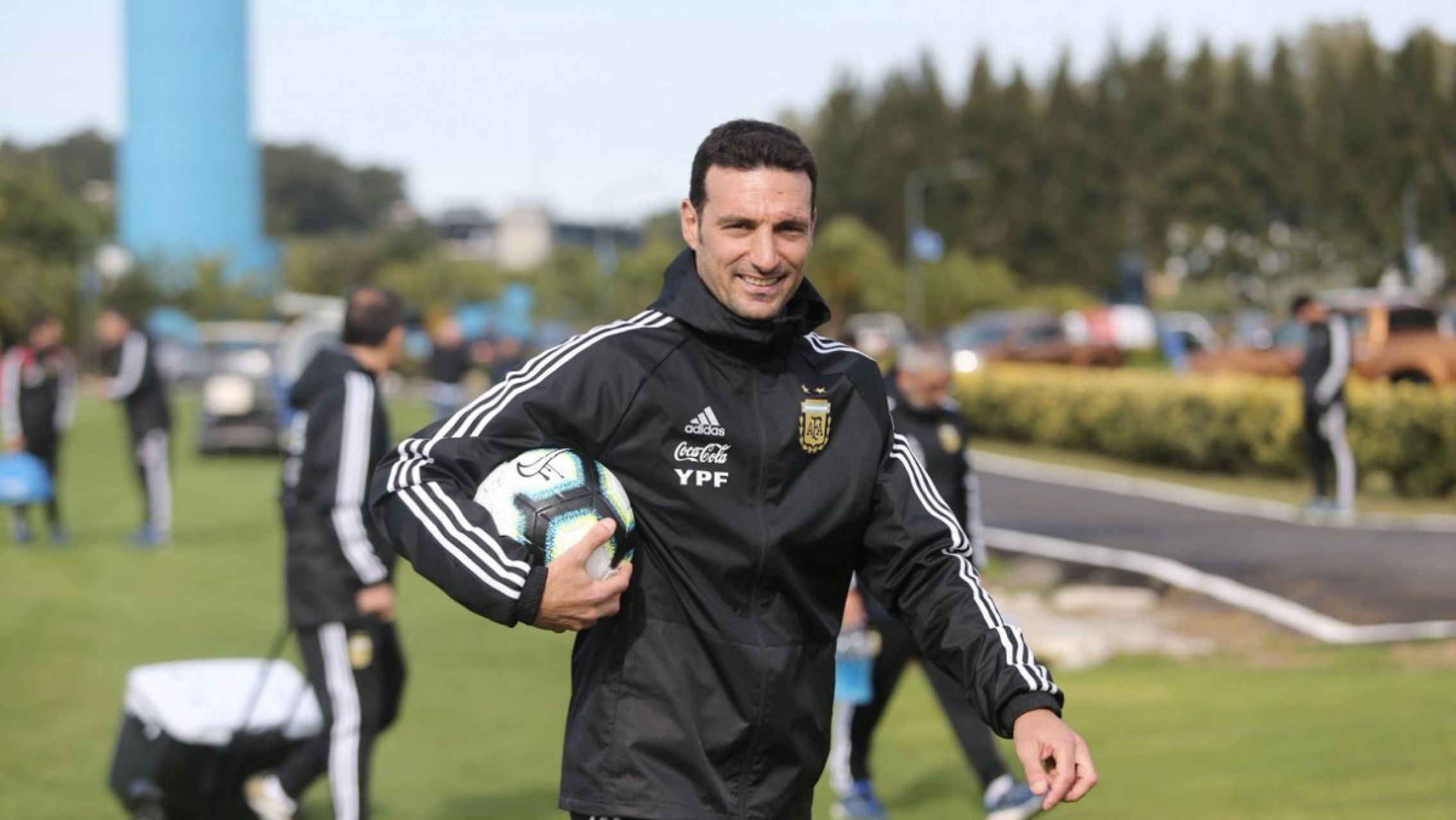Scaloni recortó a 6 futbolistas de la lista de la Selección para disputar la Finalissima contra Italia