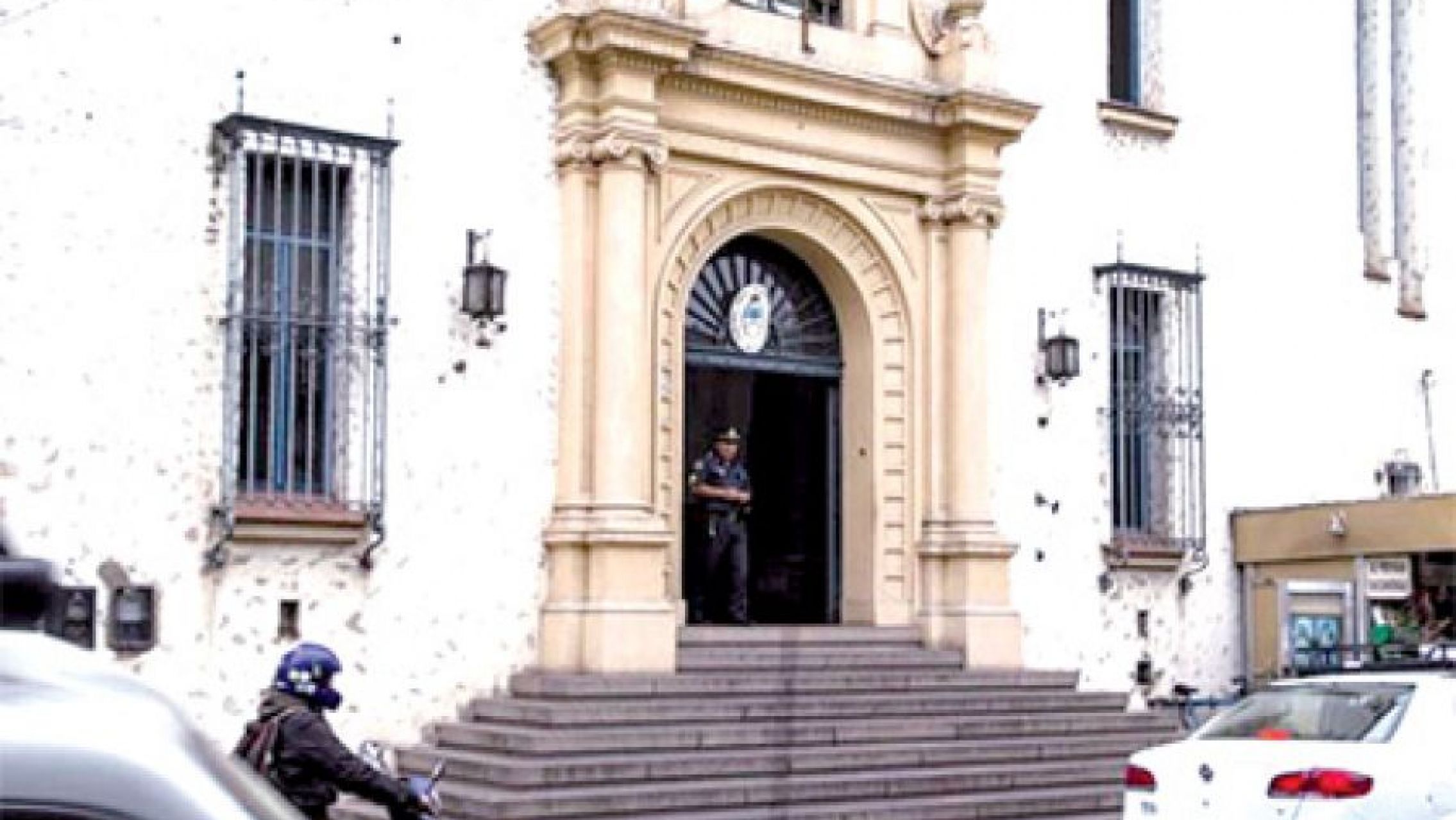 Un Fiscal Federal de Salta, golpeó a su esposa con bebé en brazo, ebrio amenazó y encerró a policías