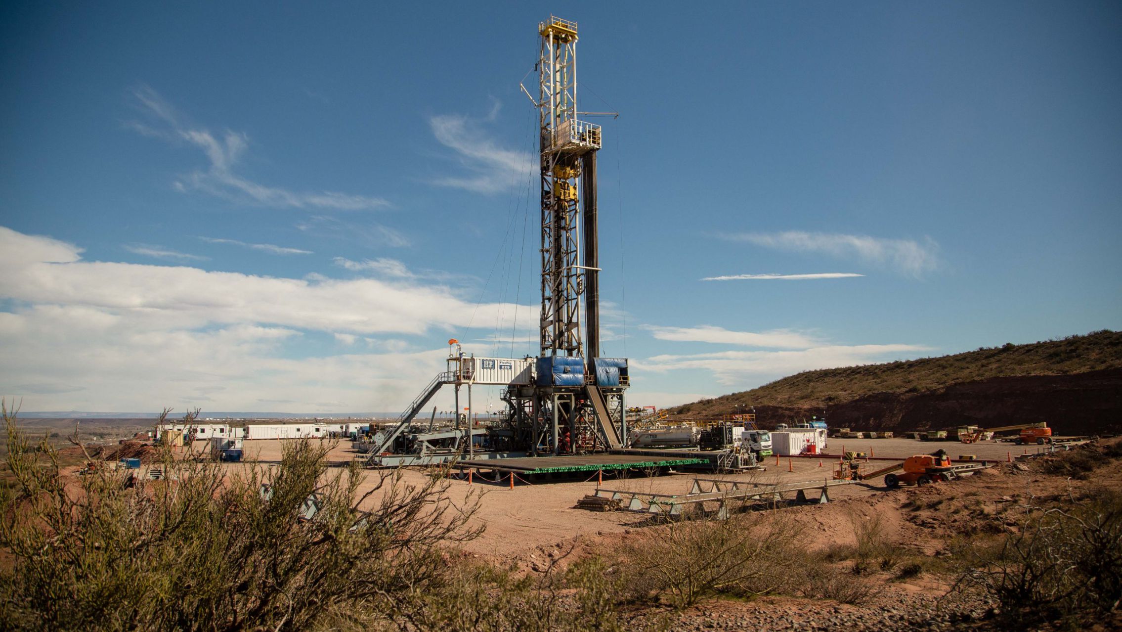 El Gobierno flexibilizó el cepo para empresas que inviertan en petróleo y gas