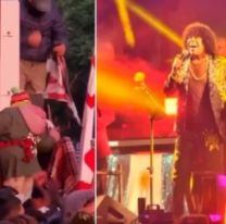 VIDEO: ataron a sus hijos a un poste para ver a La Mona Jiménez en el Obelisco