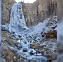 Impresionante: el frío de Neuquén congeló un río y una cascada