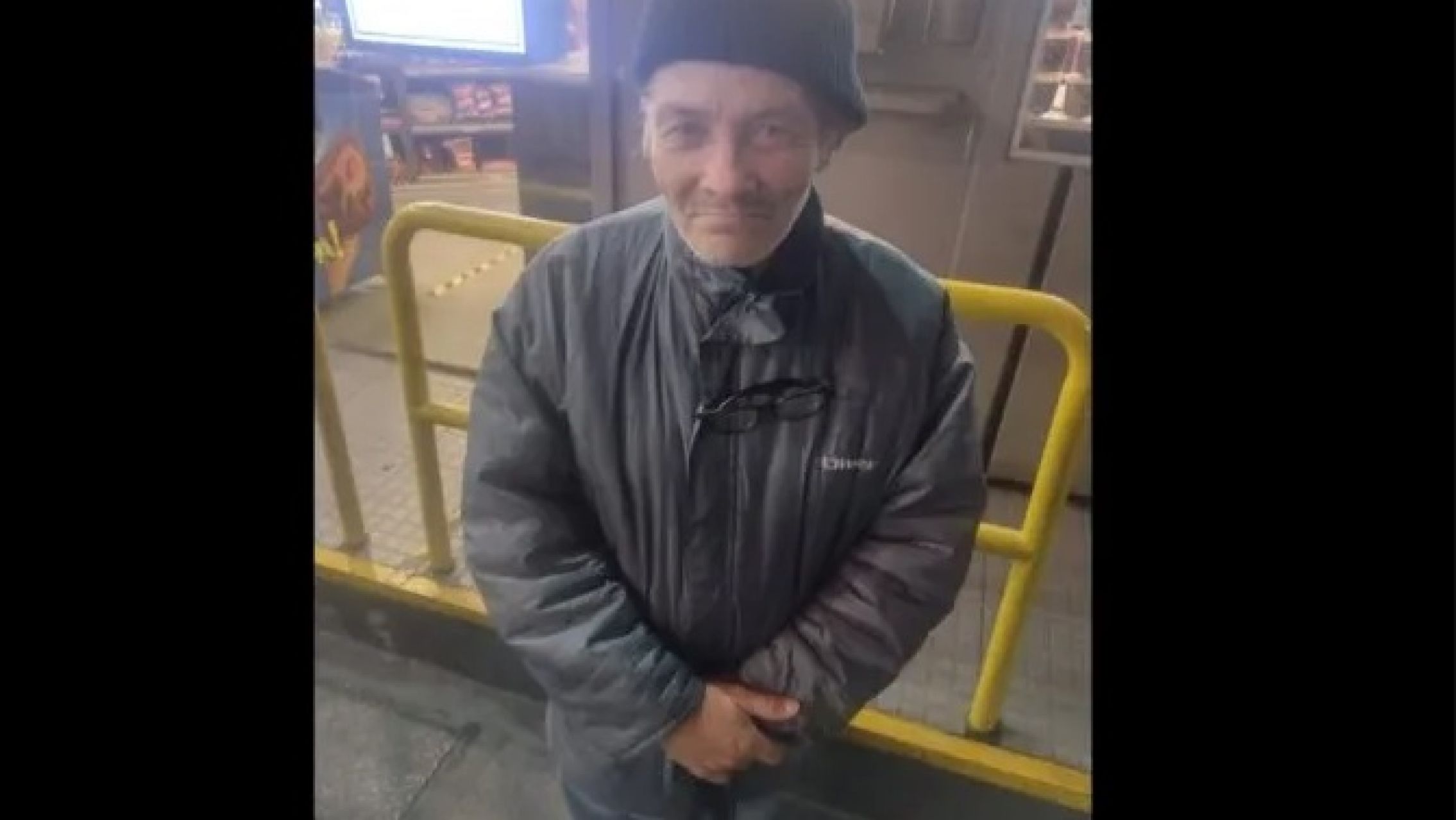 Duerme en la calle en Buenos Aires y buscan a su familia en Cutral Co