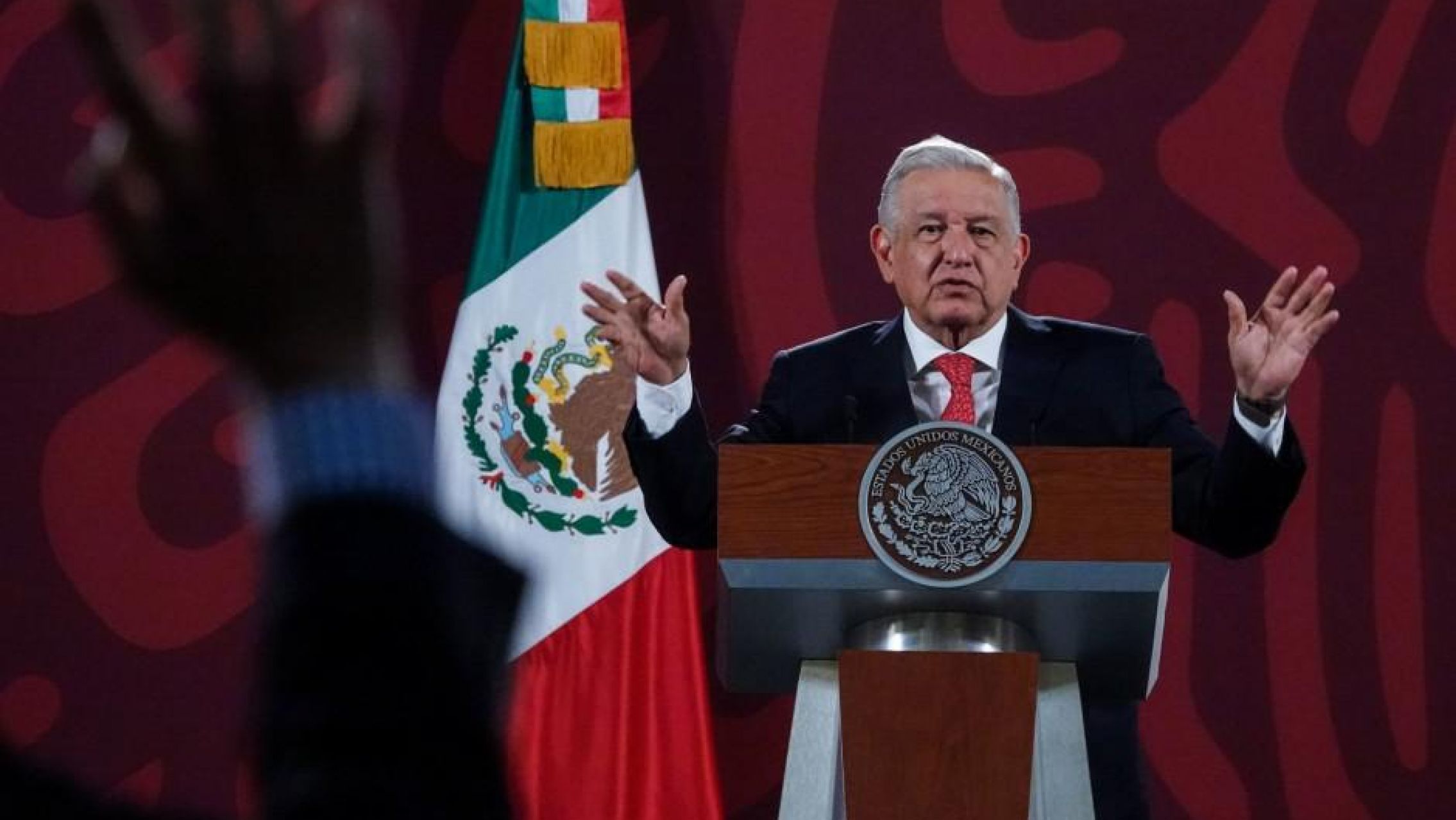AMLO ofreció un avión presidencial a Fernández: "lo puede pagar en plazos"
