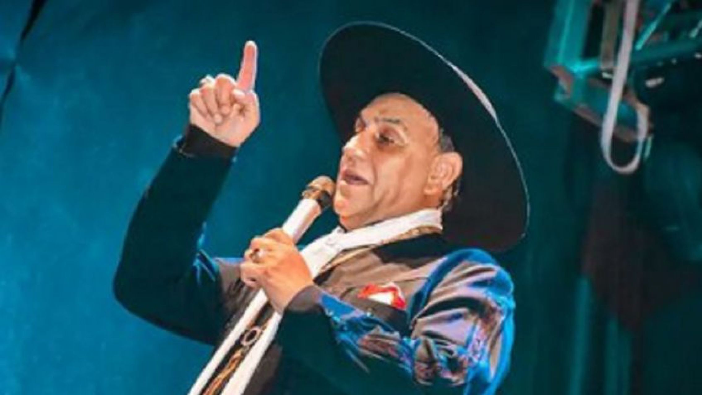 La Policía cortó un show del Chaqueño Palavecino y él destrozó el micrófono