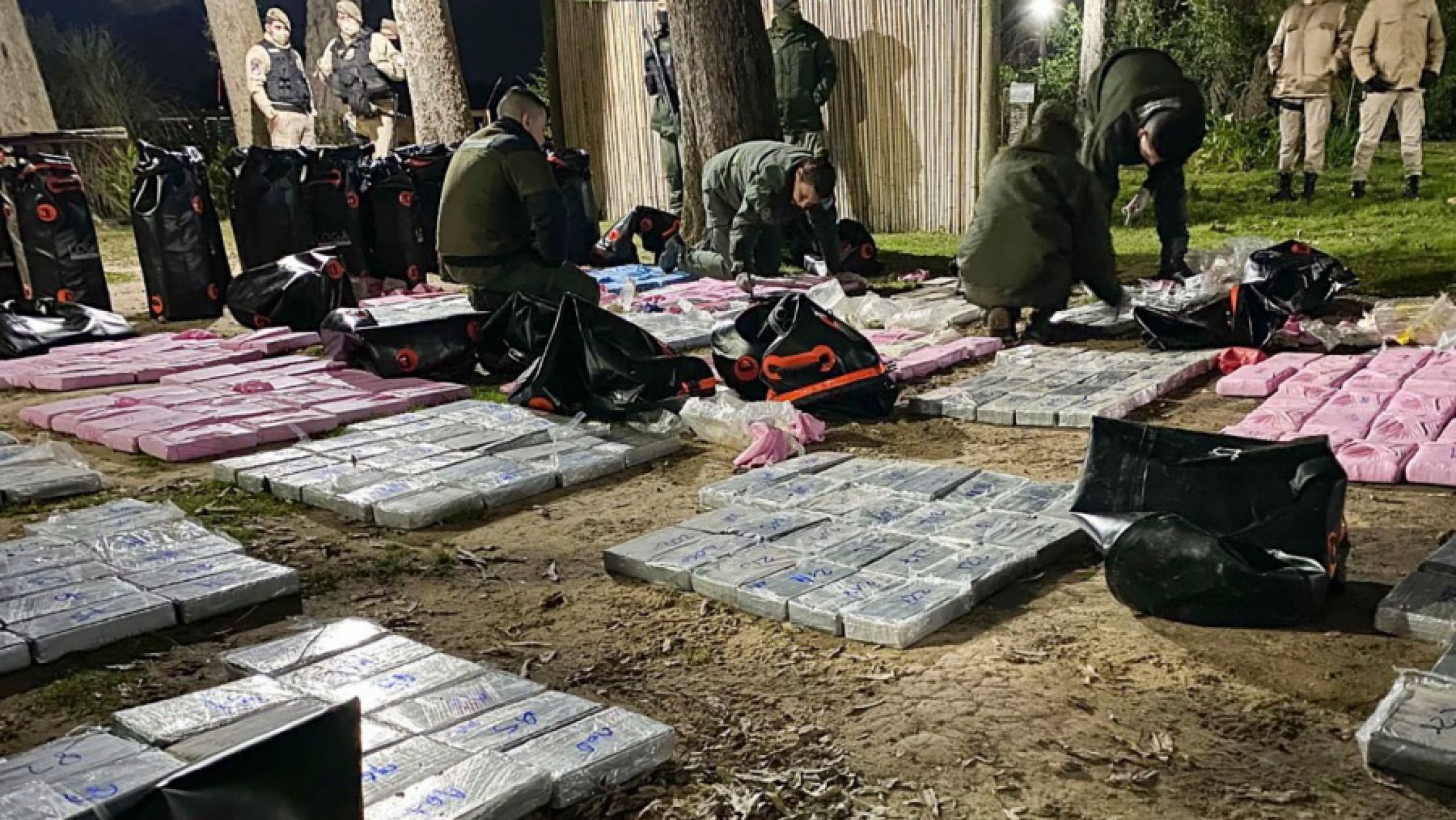 Secuestraron en Escobar más de una tonelada y media de cocaína que iba a ser enviada en barco a Europa: seis detenidos