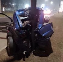 Perdió el control del auto y murió al incrustarse contra un poste de luz