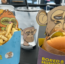 La primera "cripto hamburguesería" ya no acepta criptomonedas como forma de pago