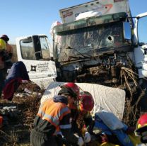Un camionero quiso esquivar un piquete de transportistas, lo apedrearon y murió tras un vuelco