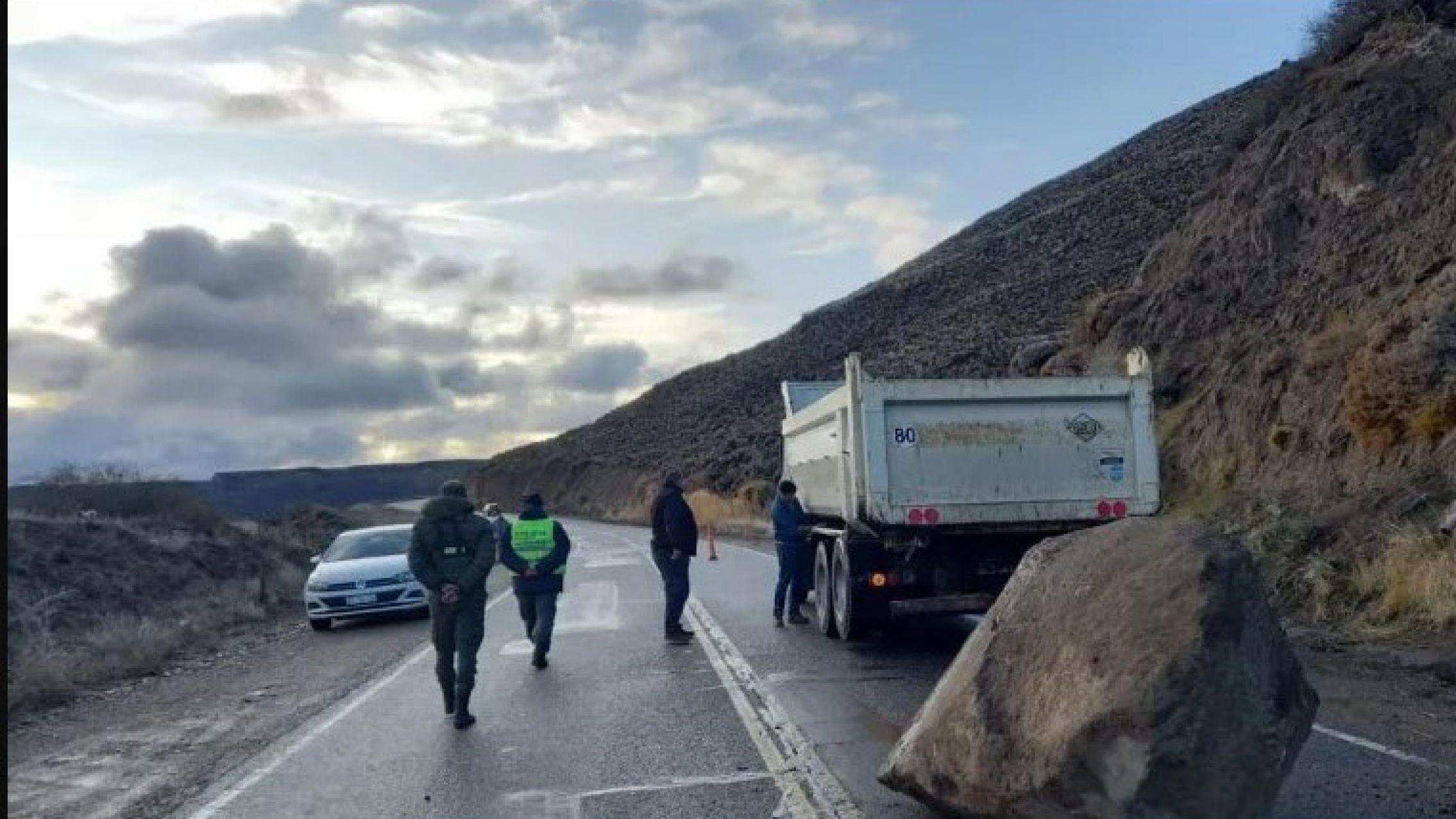 Advierten por nuevos desprendimientos de rocas en Rutas 40, 234 y 237