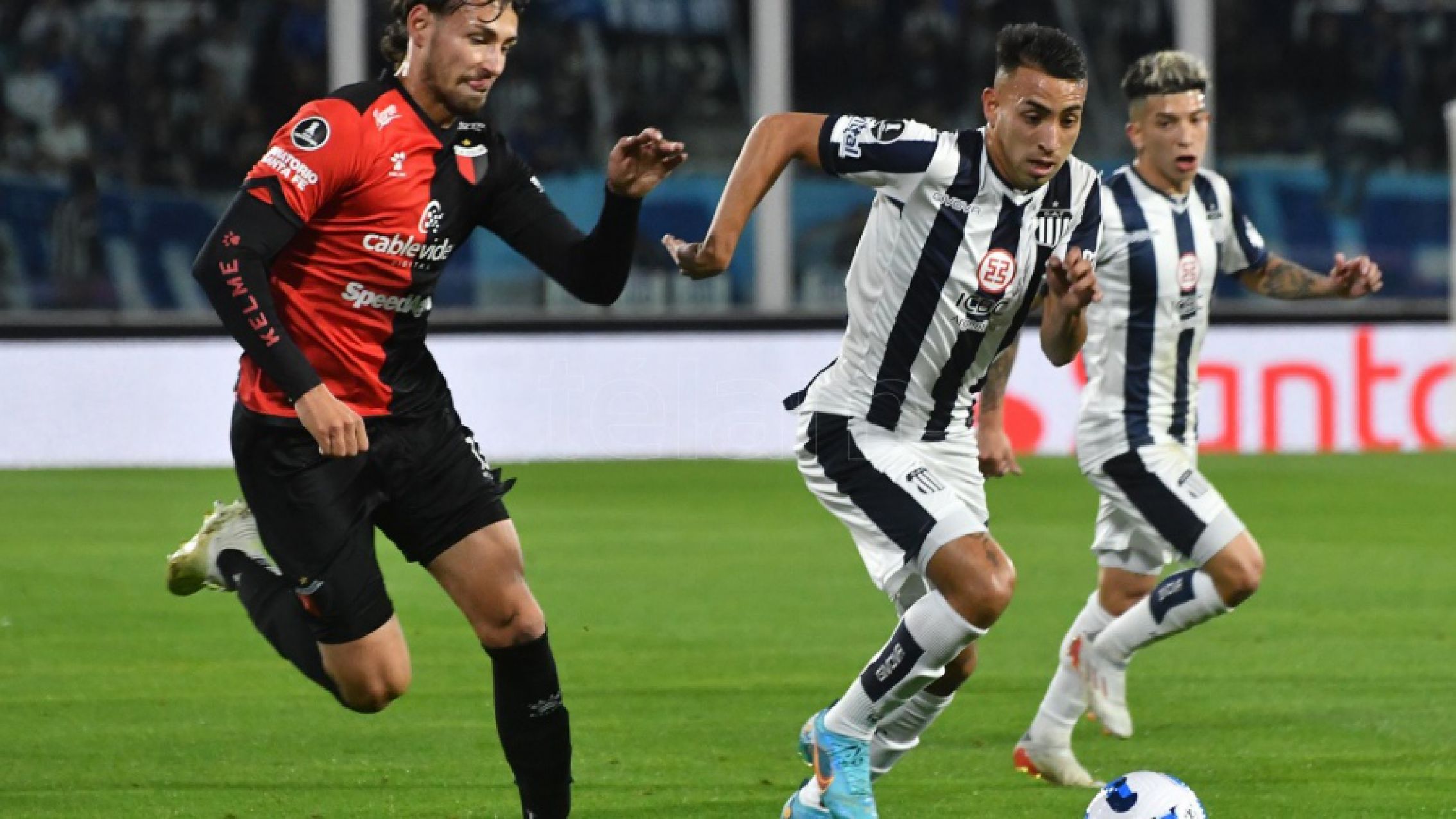 Colón no pudo mantener la ventaja y Talleres se lo empató