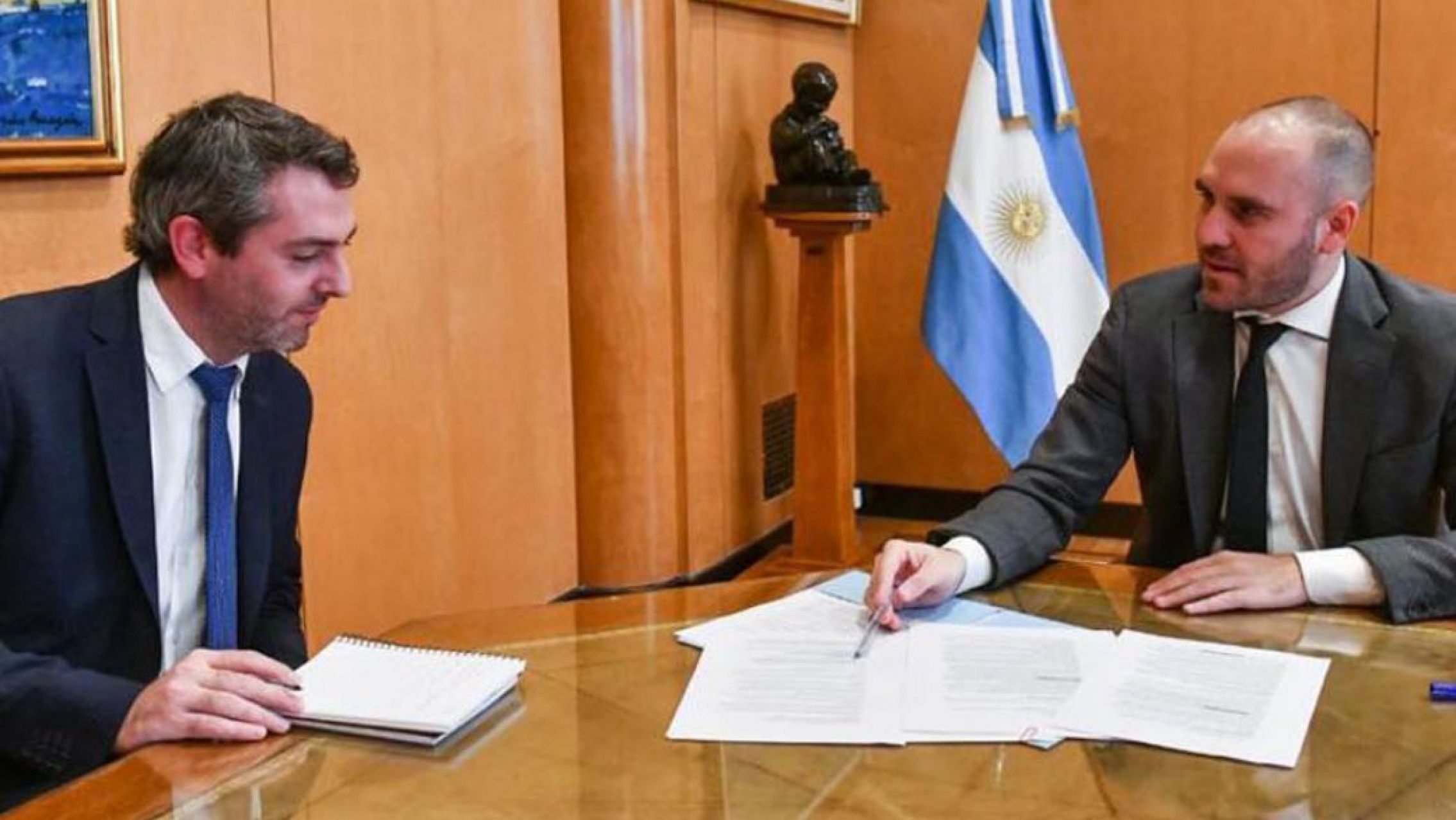 A solo 44 días de su designación, renunció Guillermo Hang