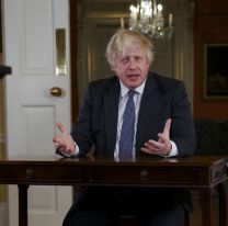 Jaqueado por los escándalos y abandonado por su partido, renunció Boris Johnson