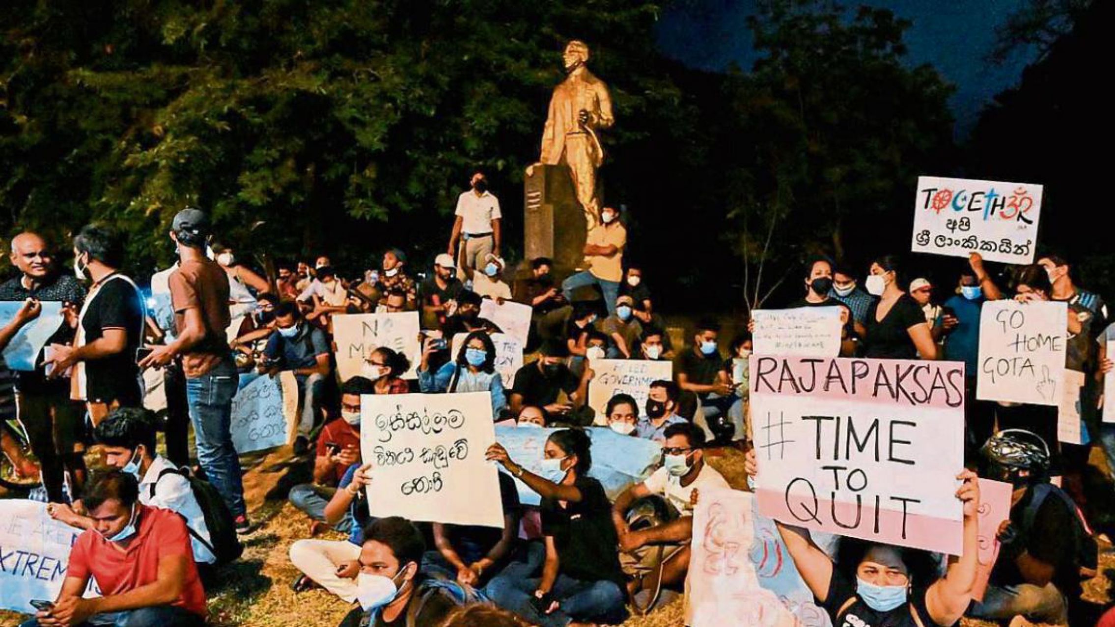 Video: una multitud asaltó la residencia del Presidente en Sri Lanka
