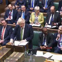 "Me voy con la frente en alto", dice Boris Johnson en el Parlamento británico