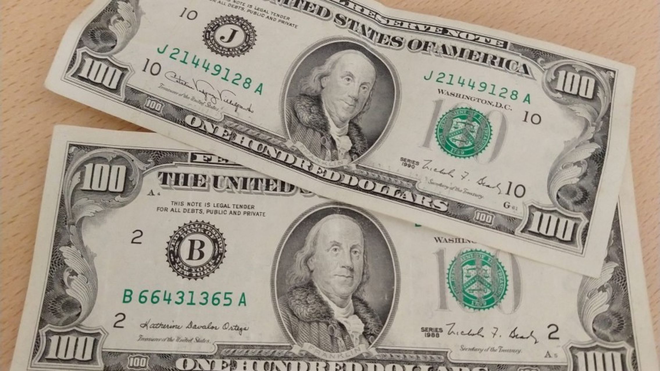 El dólar blue cerró en récord de $283 y la brecha cambiaria superó el 120%