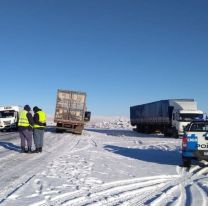 Desesperado pedido de camioneros varados hace dos semanas para abrir Pino Hachado