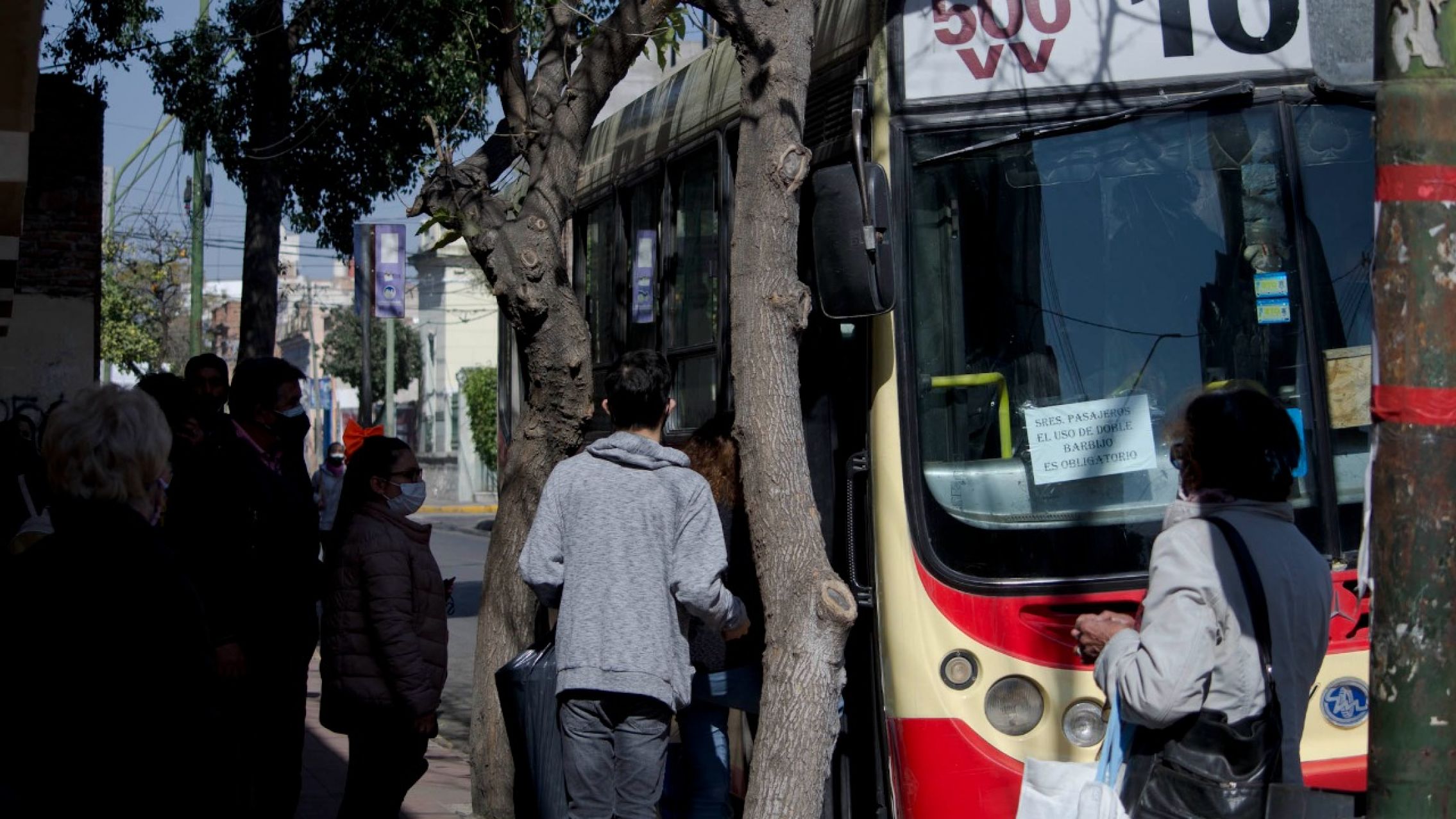 Filas, demoras y quejas: Así funciona el transporte en el AMBA