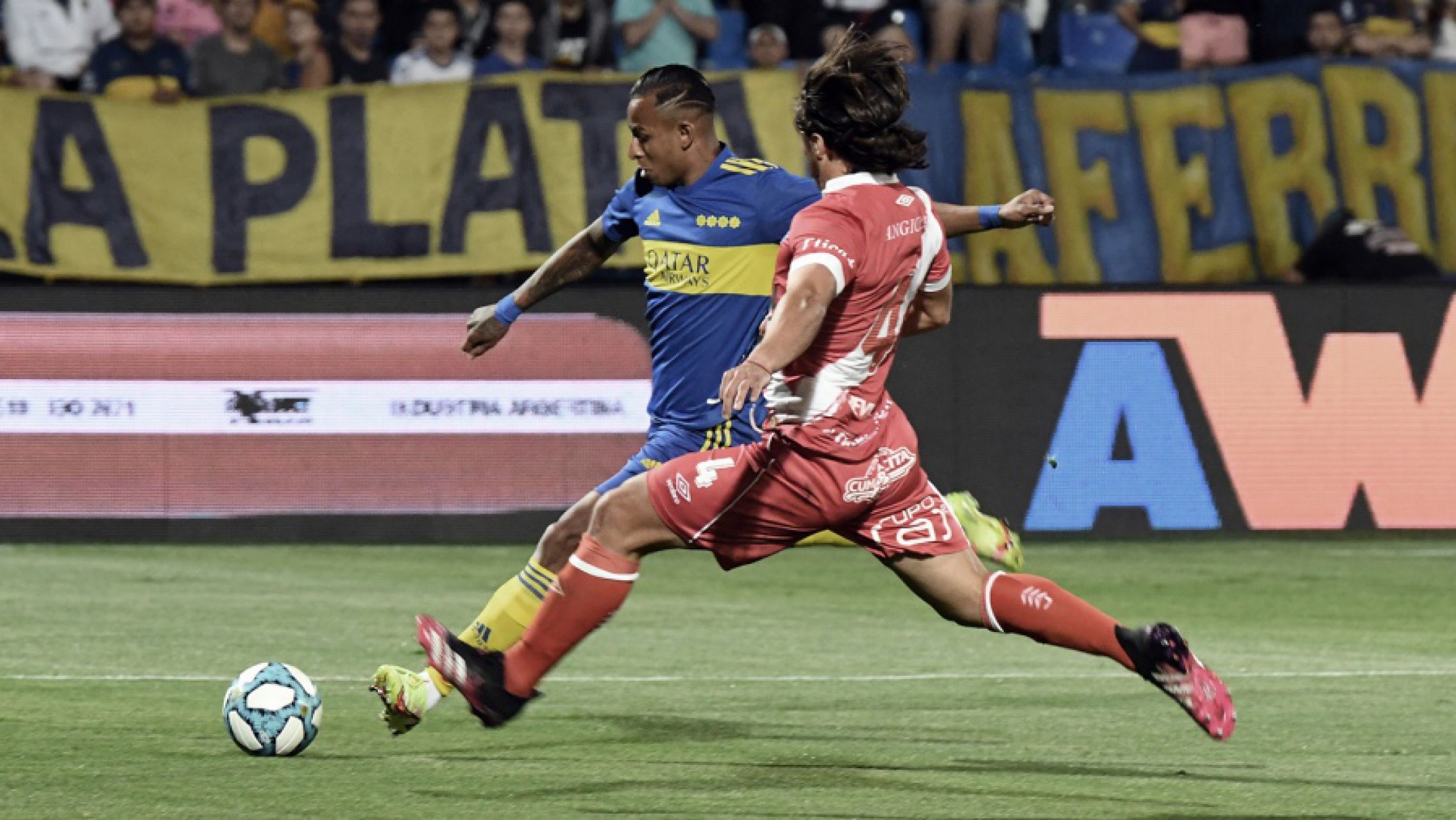 Con sorpresas en el equipo, el Boca de Almirón se mide con Argentinos Juniors