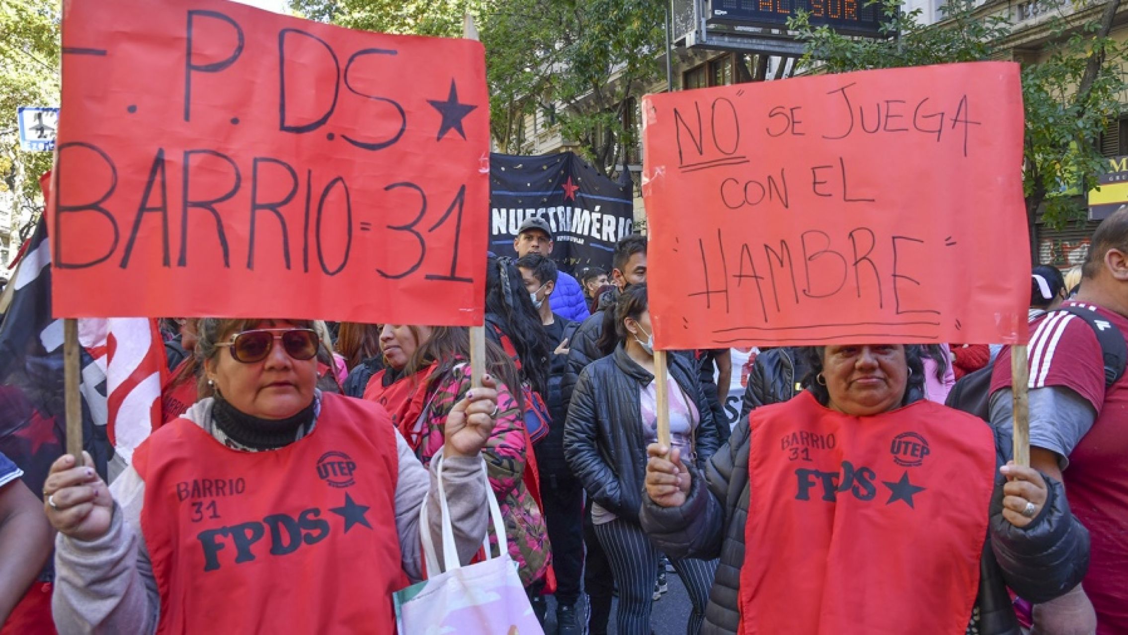 Piqueteros reclaman en todo el país para pedir el Salario Universal