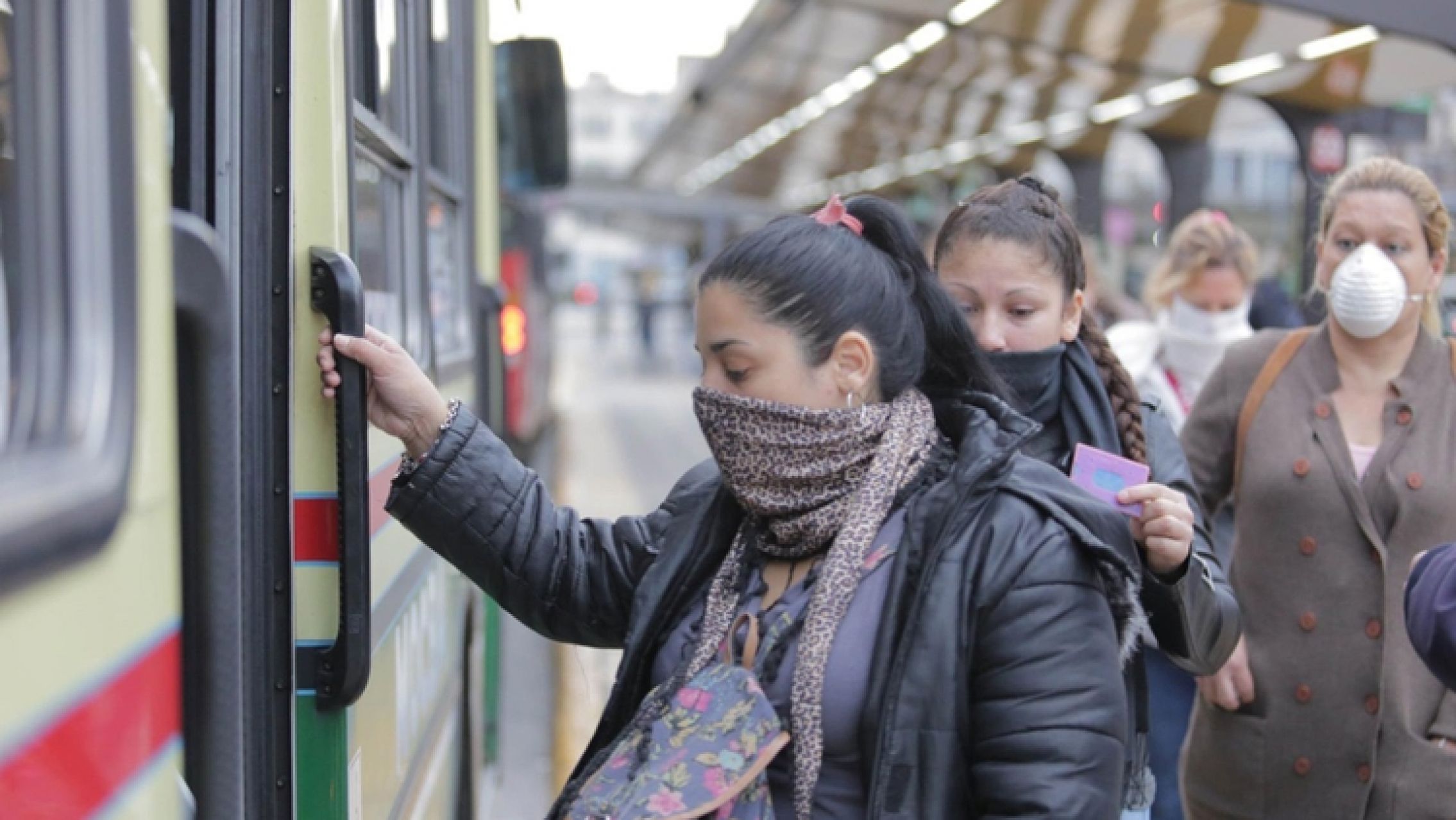Continúa reducido el servicio de colectivos en el AMBA