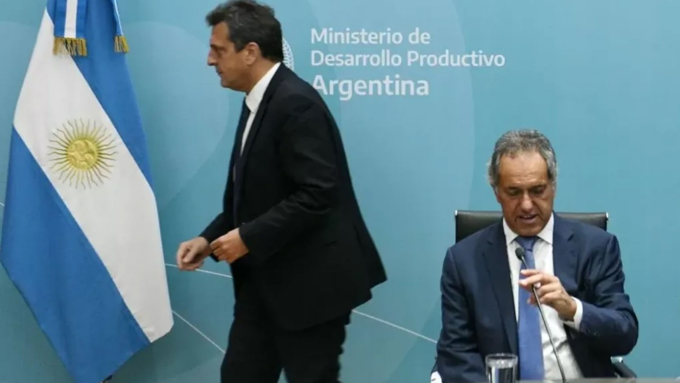 Terrible desplante: Sergio Massa dejó a Scioli hablando solo y se fue