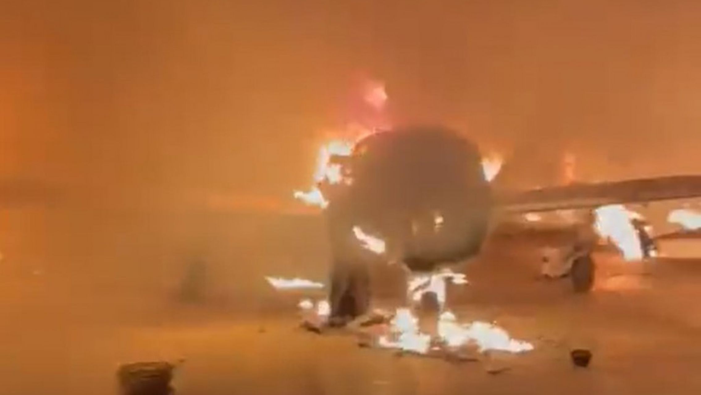 Video: un grupo mapuche incendió cuatro avionetas y una casa en el sur de Chile