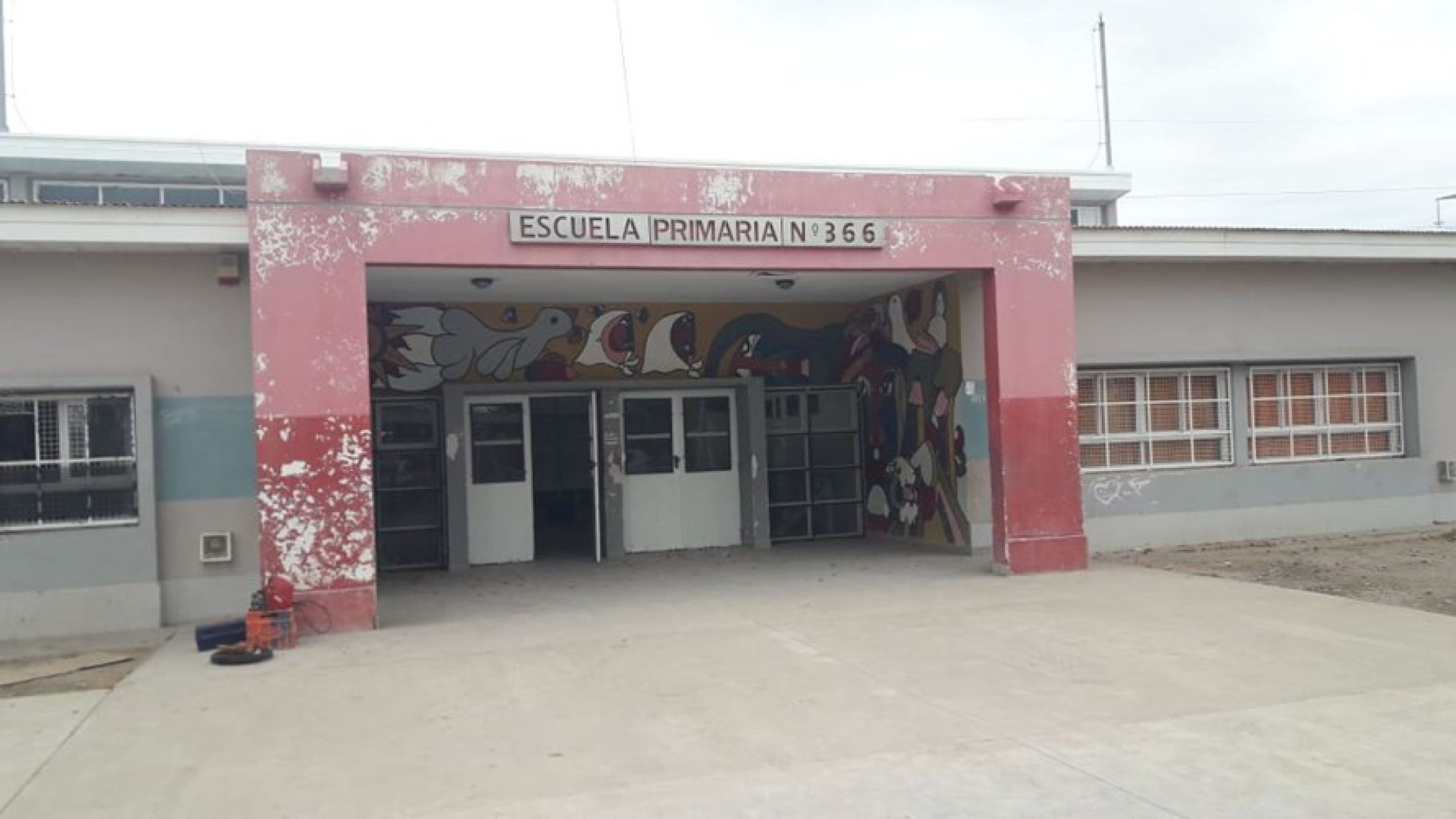 Conmoción en Neuquén: entró encapuchado a robar en una escuela