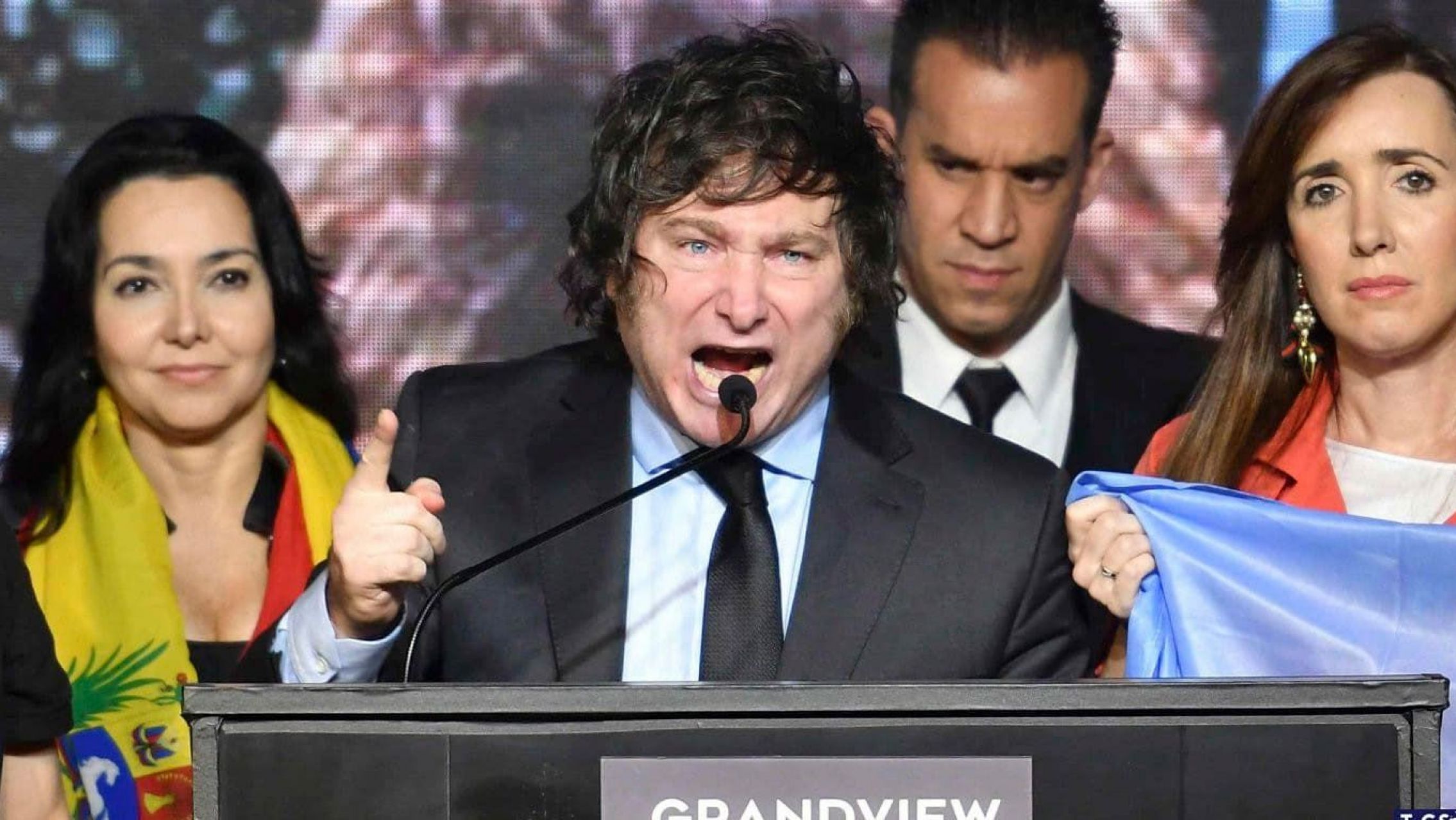 Milei confesó que en 2021 rechazó valijas de U$S 300 mil para bajar su candidatura