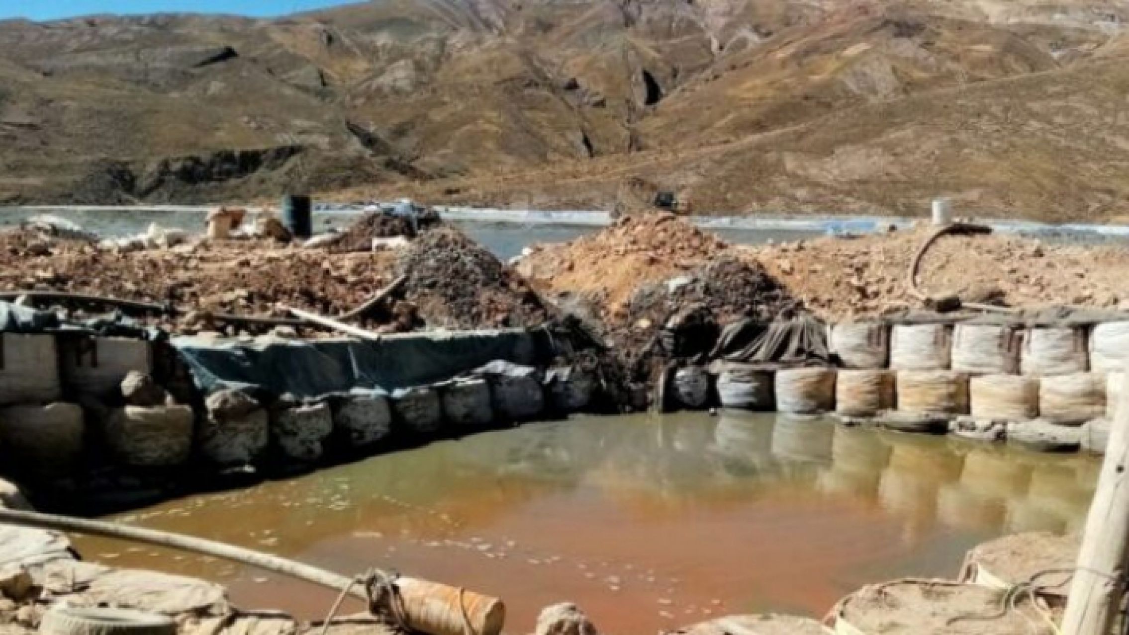 Fuga de dique sobre el Pilcomayo: riesgo de derrame sobre Formosa