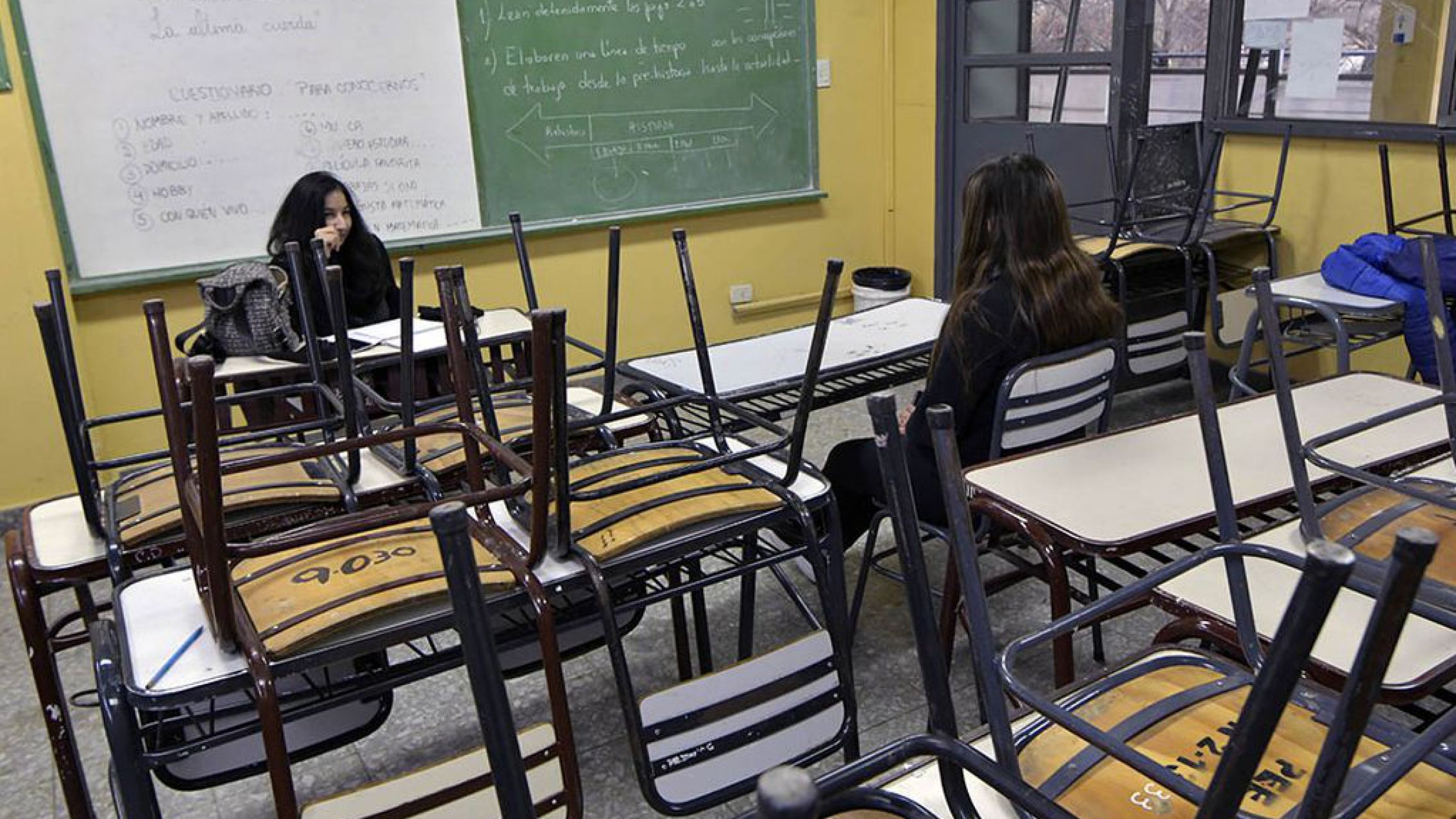 Mendoza: la policía pasó por las escuelas controlando la asistencia de docentes en paro