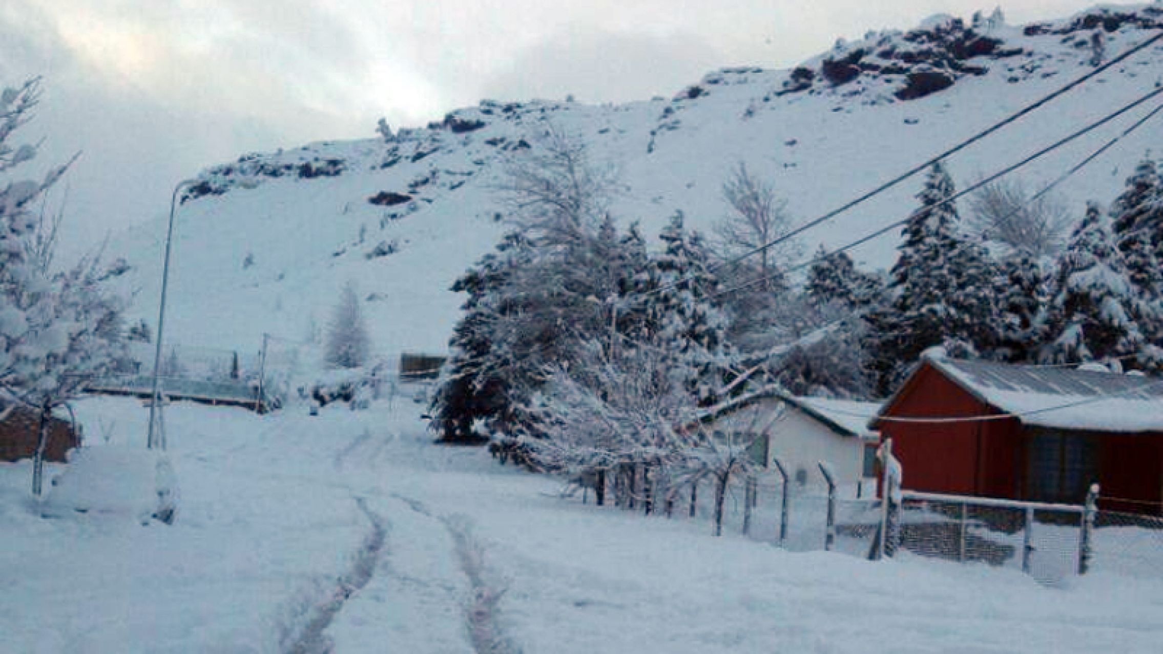 Junín de Los Andes: 74 personas se encuentran aisladas tras las intensas nevadas
