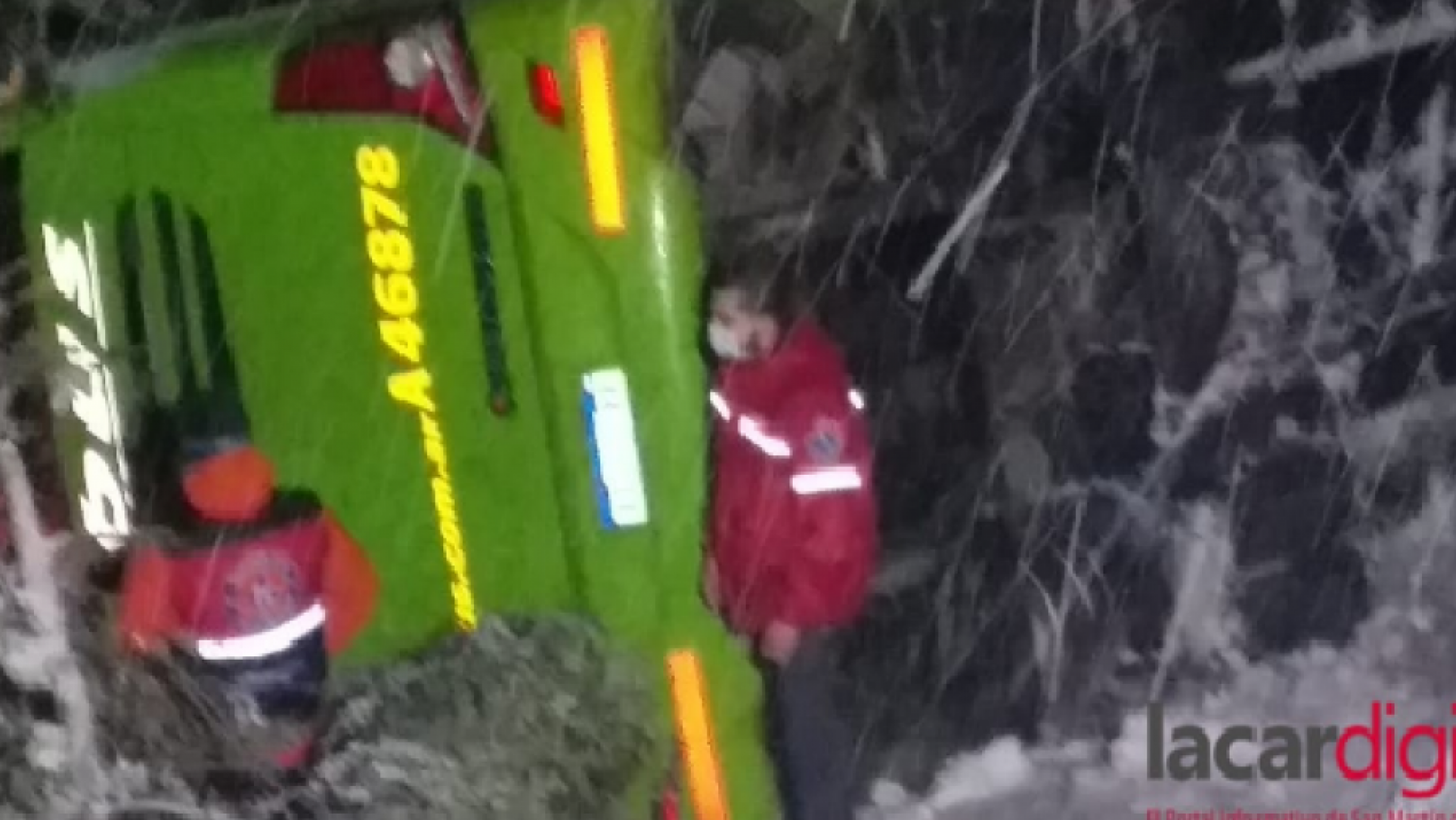 Volcó un colectivo con 25 pasajeros en la Ruta de los Siete Lagos