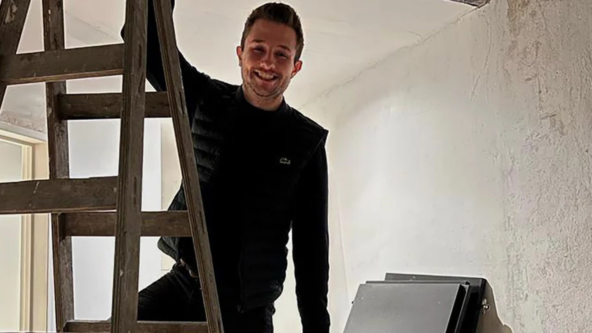 Su madre lo abandonó al nacer y hoy es millonario: una historia de superación