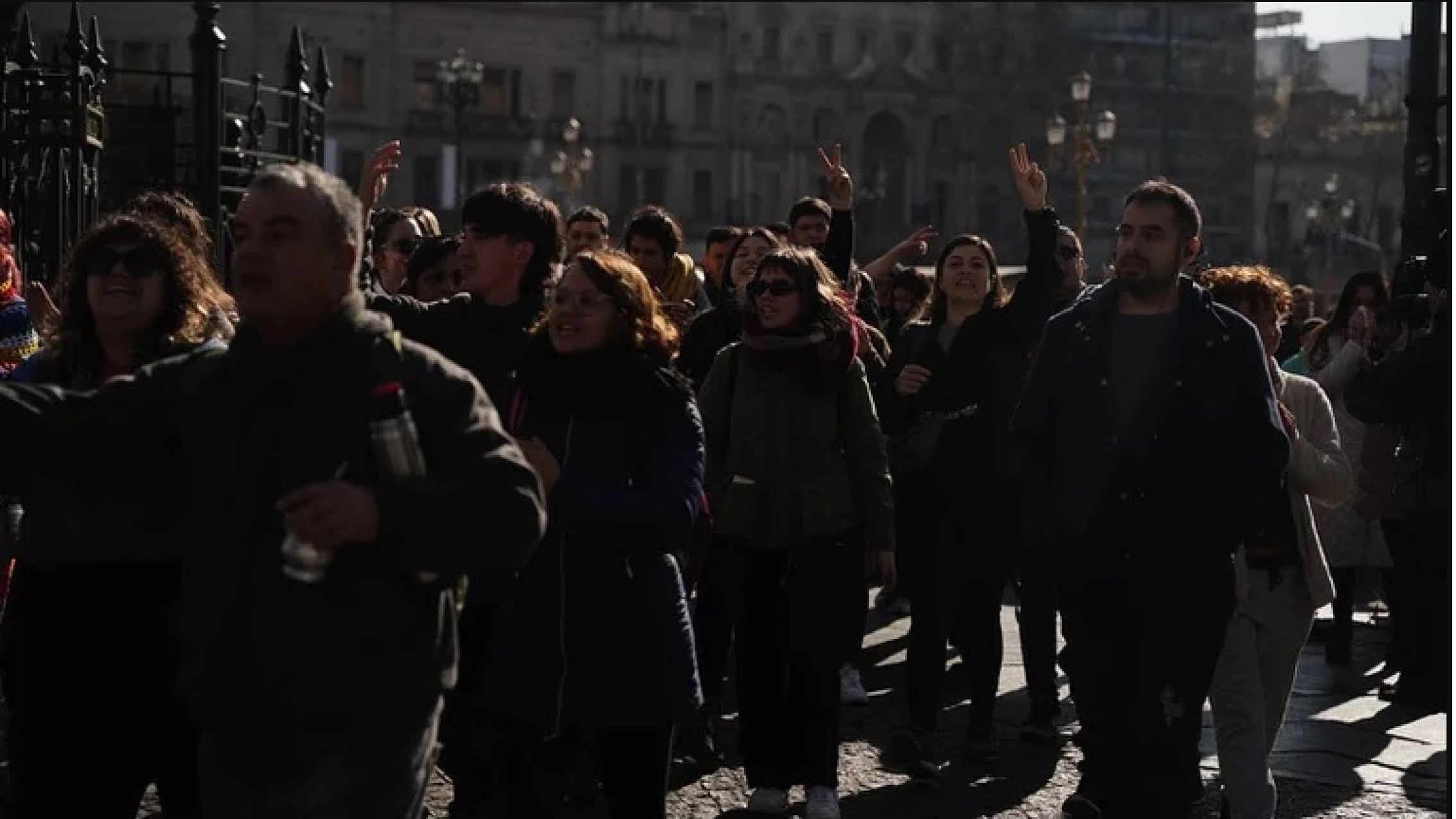 Militantes y dirigentes políticos llegaron al Congreso para respaldar a Cristina Kirchner