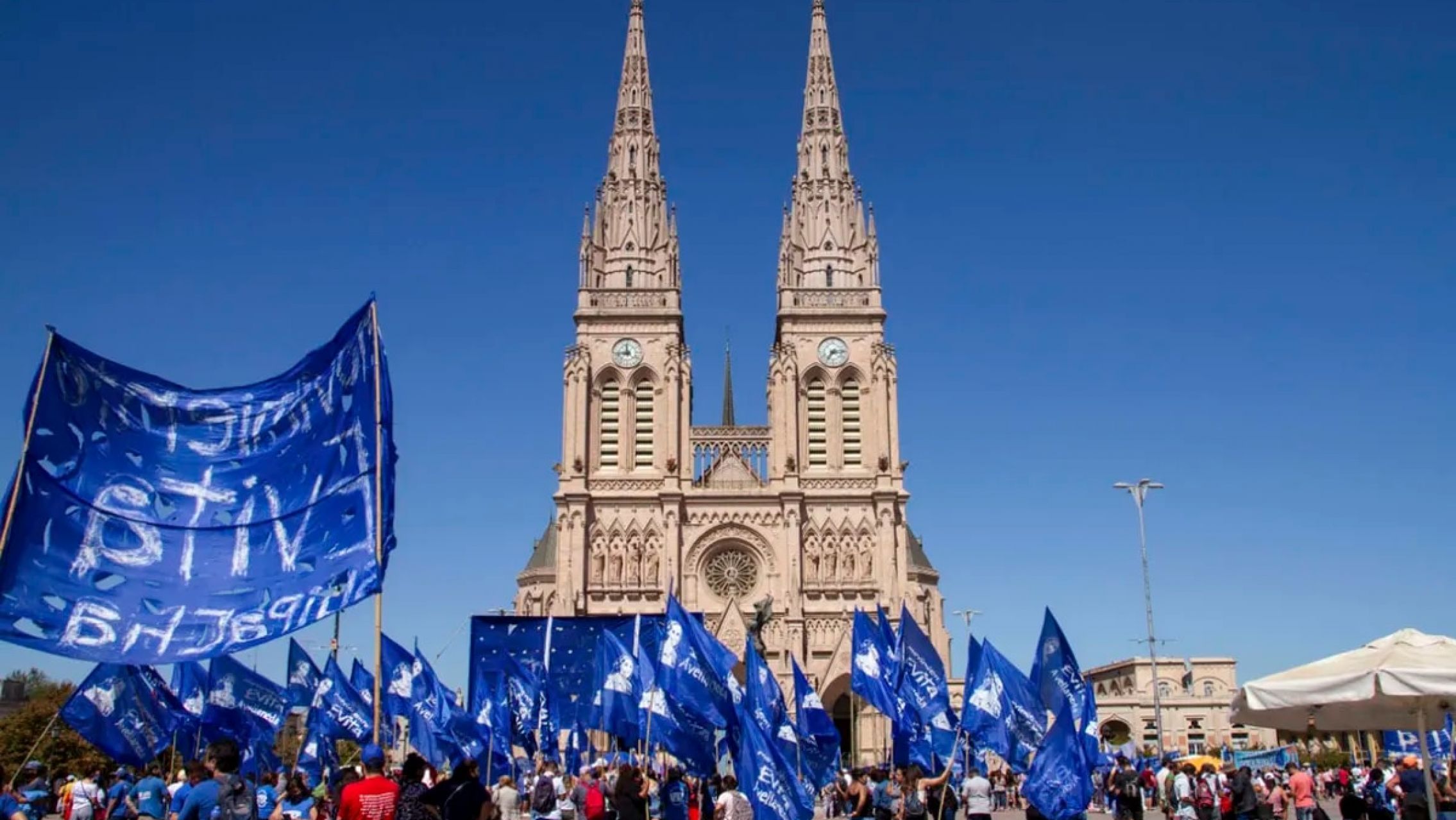Alberto Fernández y referentes del Frente de Todos participan de la misa en Luján tras el ataque a Cristina Kirchner
