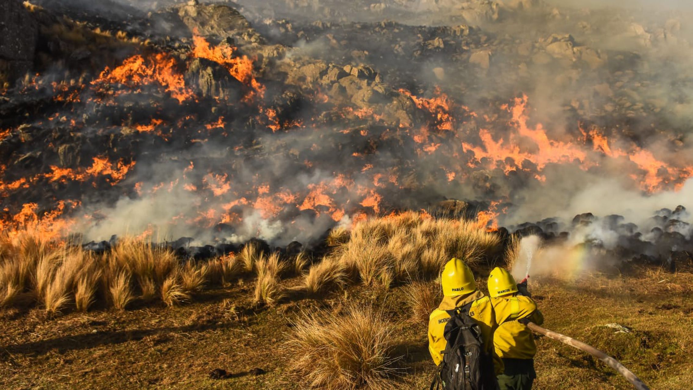 Córdoba y San Luis registran focos de incendios forestales activos