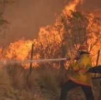 Traslasierra, el nuevo foco de incendio que preocupa a Córdoba: el fuego arrasa y el clima no ayuda a los bomberos